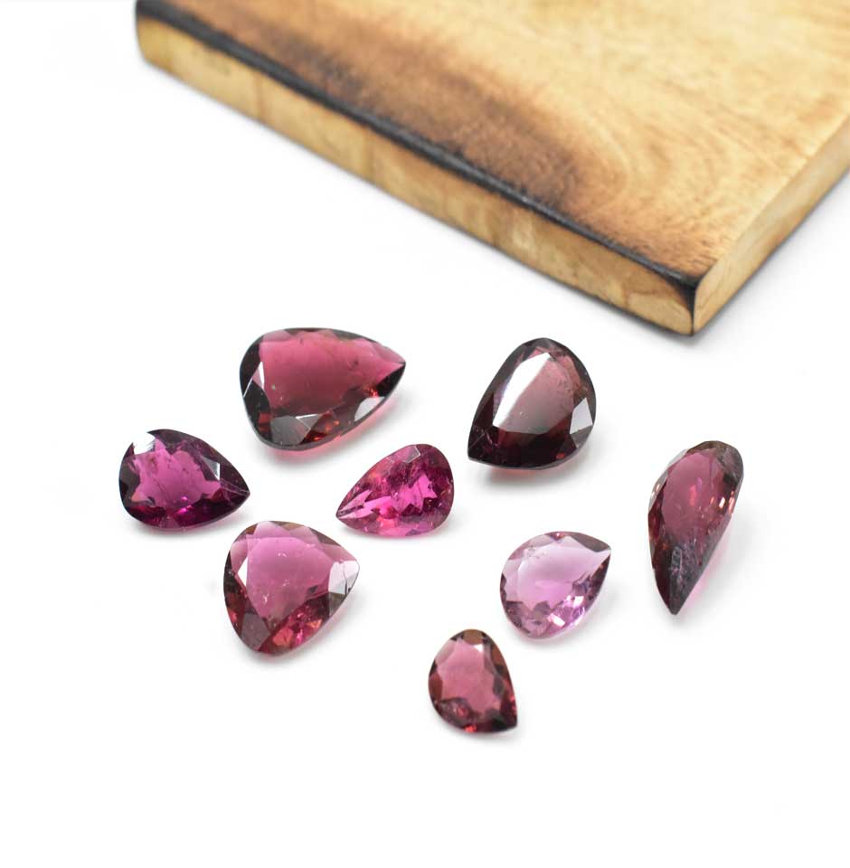 pear_cut_tourmlaine_gemstonebottom_1664359911